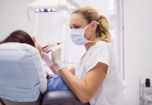 Dent Cass&eacute;e : Que Faire, Traitements et Prix au Qu&eacute;bec