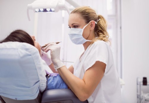 Abc&egrave;s Dentaire: Sympt&ocirc;mes et Quand Consulter