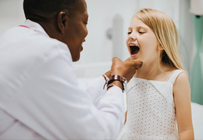 Quand Programmer la Première Visite Chez le Dentiste pour un Enfant ?