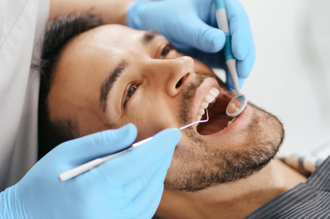 Signes que vous avez besoin d'une greffe de gencive : 7 sympt&ocirc;mes &agrave; surveiller